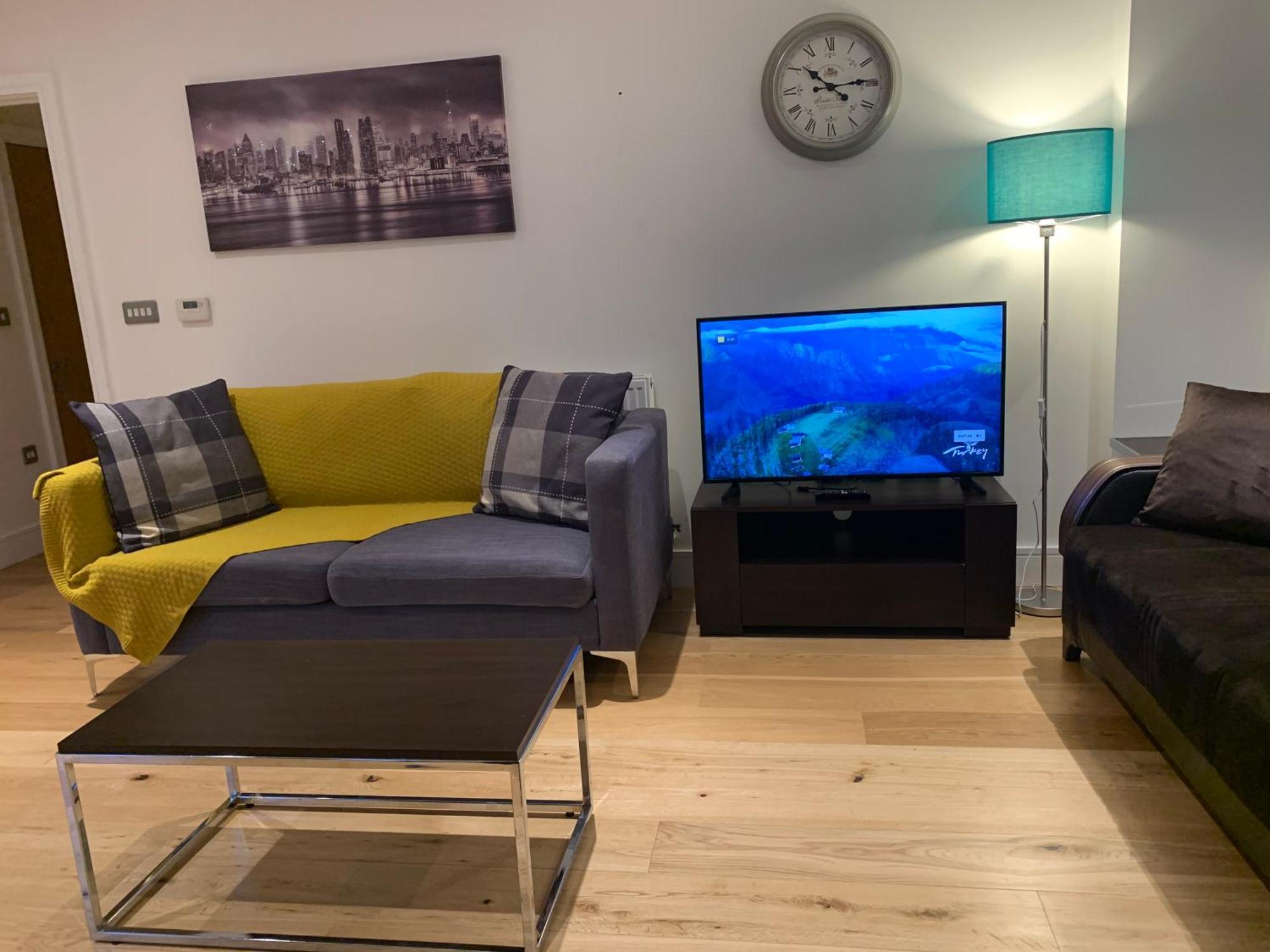 Modern Excel 2 Bedrooms 2 Bathrooms, Parking, Kitchen, Lounge, Balcony Appartement Londen